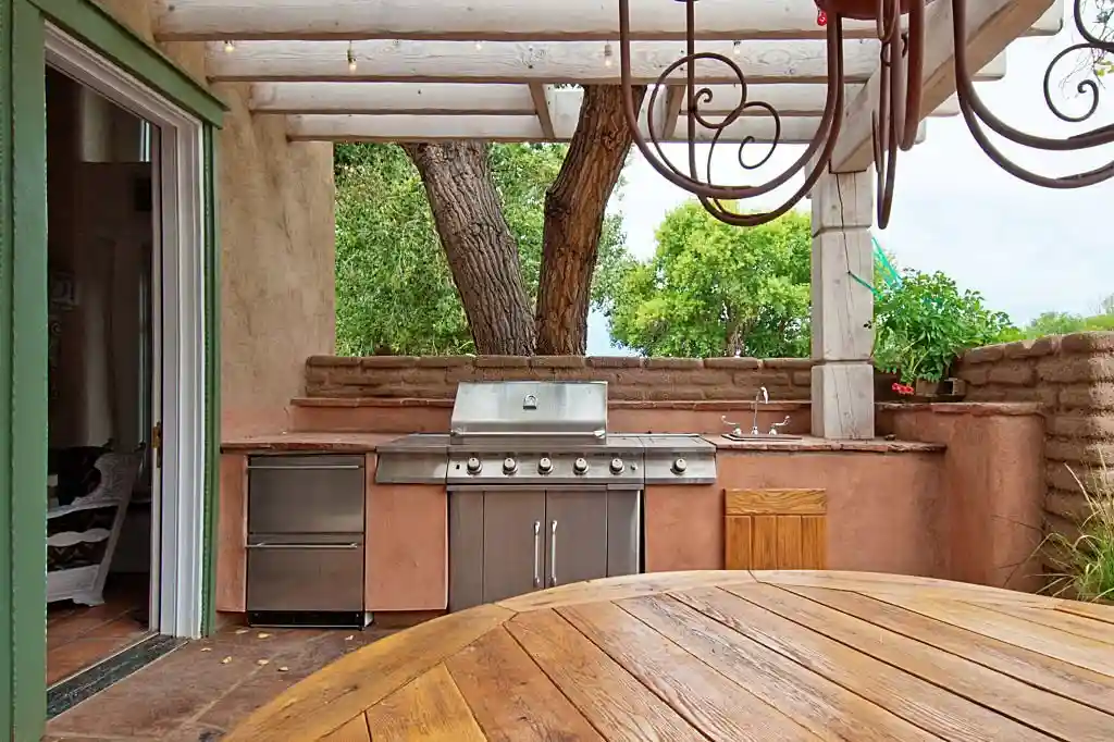 Outdoor kitchen builders Saskatoon