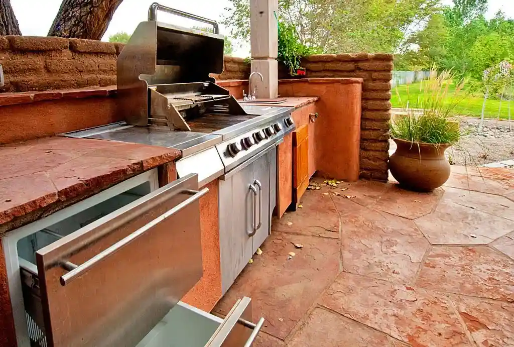 Outdoor kitchen builders Saskatoon