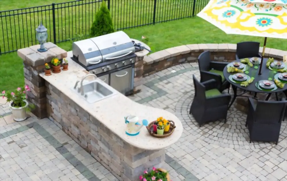 Outdoor kitchen builders Saskatoon